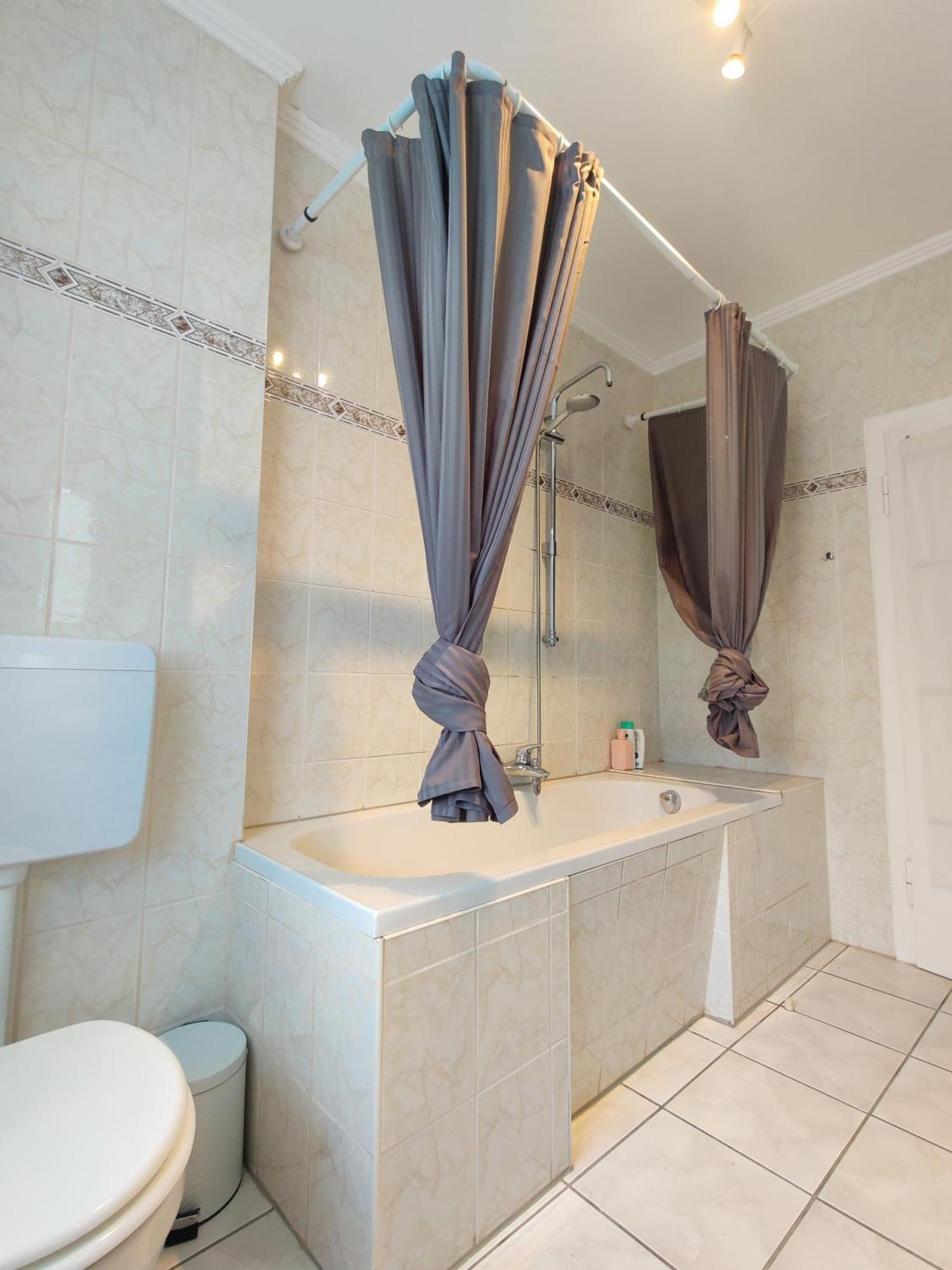 City House Нойс Екстериор снимка