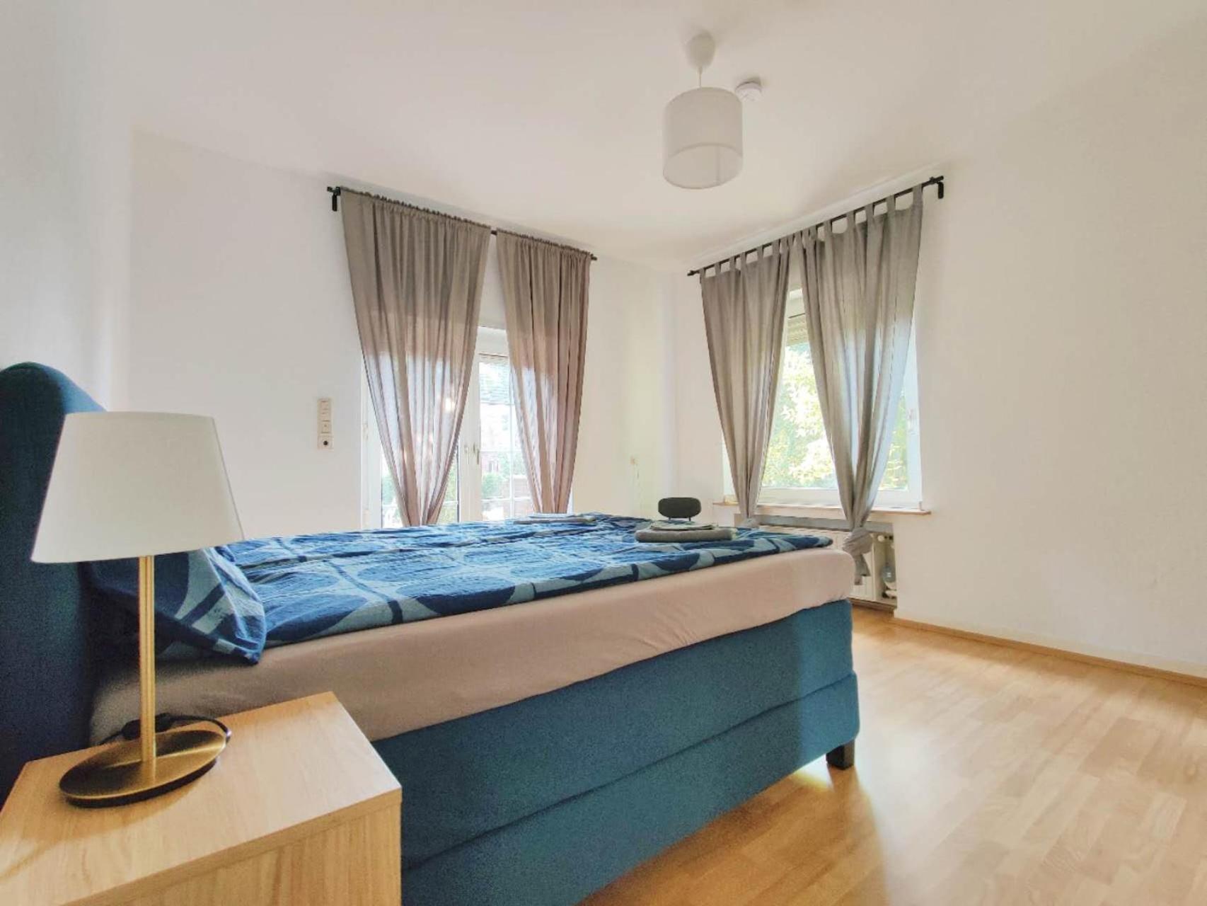 City House Нойс Екстериор снимка