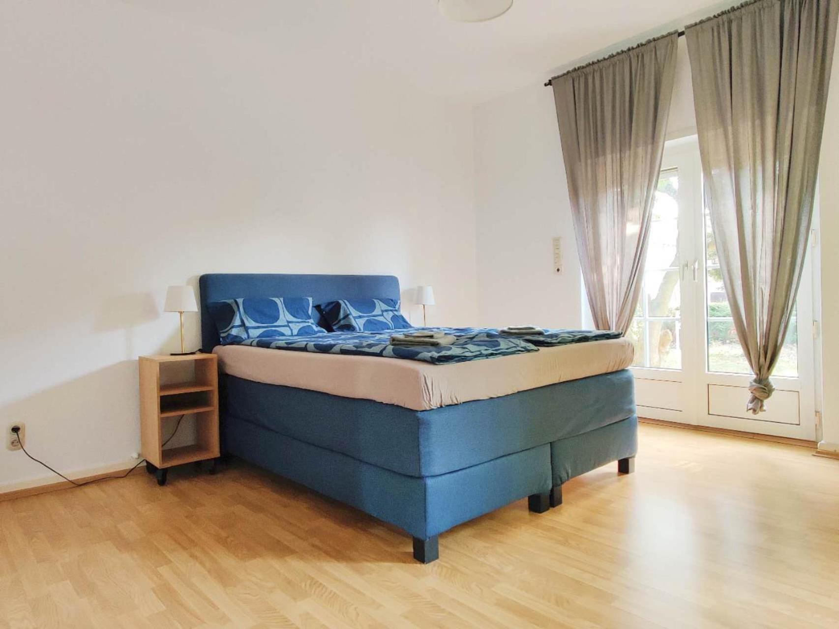 City House Нойс Екстериор снимка