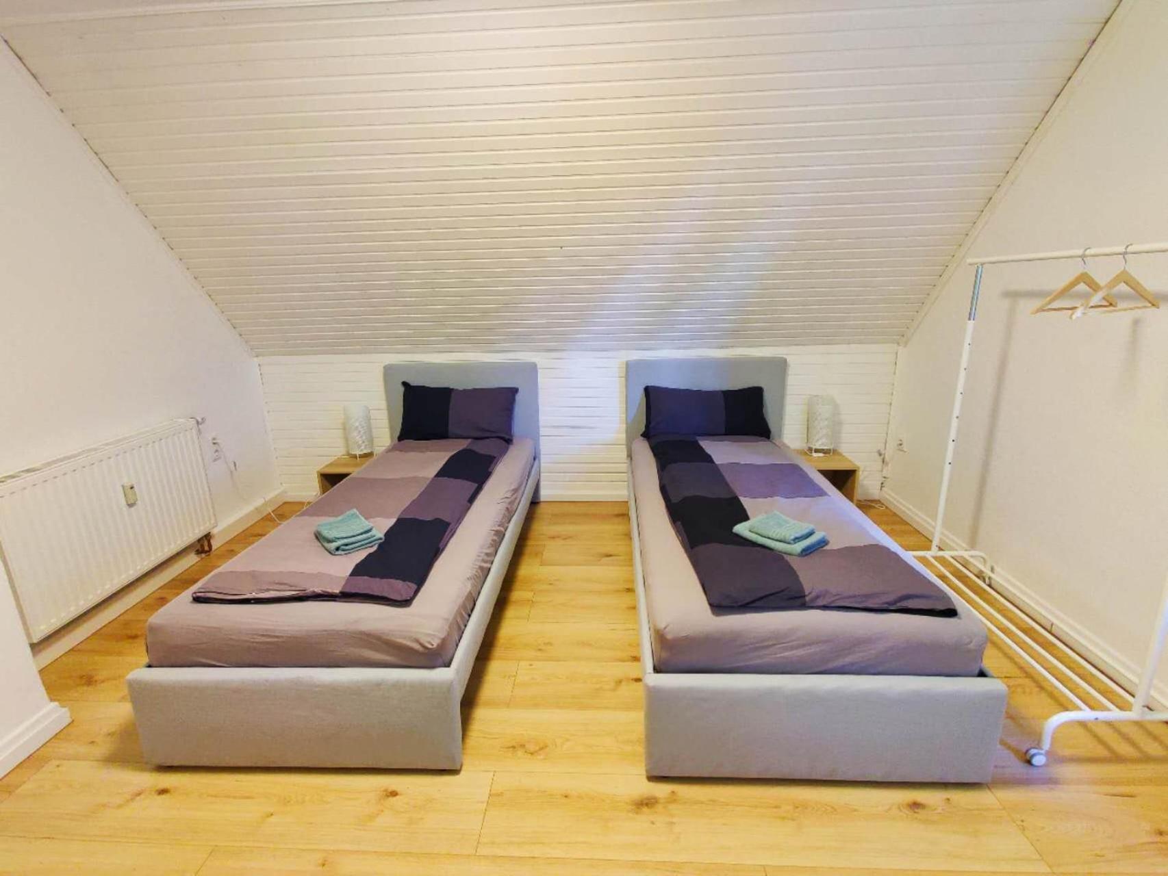 City House Нойс Екстериор снимка